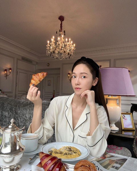 Jessica gây choáng với độ ăn chơi ‘chanh sả, ở khách sạn lên đến 200 triệu/đêm - Ảnh 1. Jessica gây choáng với độ ăn chơi ‘chanh sả, ở khách sạn lên đến 200 triệu/đêm - Ảnh 1.
