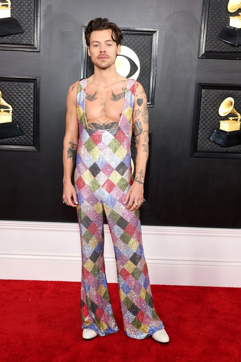 Muôn kiểu khoe ngực trên thảm đỏ Grammy 2023 - Ảnh 10. Muôn kiểu khoe ngực trên thảm đỏ Grammy 2023 - Ảnh 10.