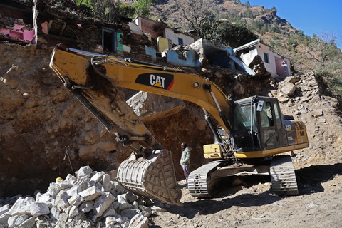 Các vết nứt xuất hiện trong cuộc đua xây dựng ở dãy Himalaya - Ảnh 6. Các vết nứt xuất hiện trong cuộc đua xây dựng ở dãy Himalaya - Ảnh 6.