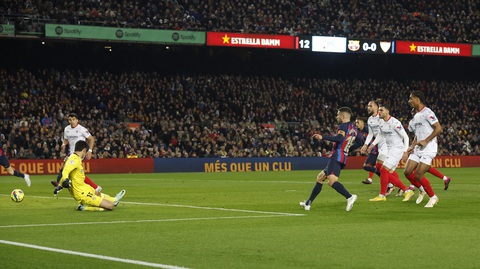 Sergio Busquets chấn thương nặng ở trận đại thắng của Barca - Ảnh 2. Sergio Busquets chấn thương nặng ở trận đại thắng của Barca - Ảnh 2.
