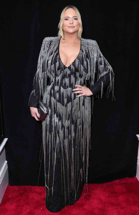 Miranda Lambert diện váy của Lê Thanh Hòa dự Grammy 2023; Đỗ Mạnh Cường làm show thời trang ở Úc - Ảnh 2. Miranda Lambert diện váy của Lê Thanh Hòa dự Grammy 2023; Đỗ Mạnh Cường làm show thời trang ở Úc - Ảnh 2.