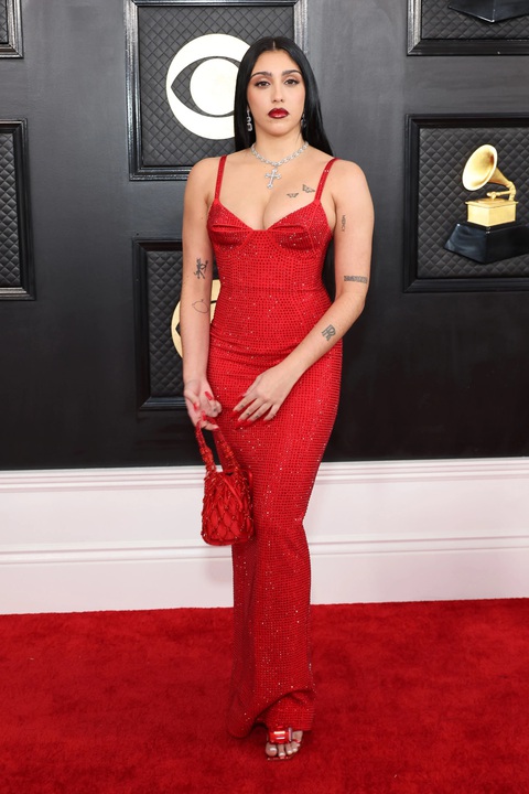 Muôn kiểu khoe ngực trên thảm đỏ Grammy 2023 - Ảnh 9. Muôn kiểu khoe ngực trên thảm đỏ Grammy 2023 - Ảnh 9.