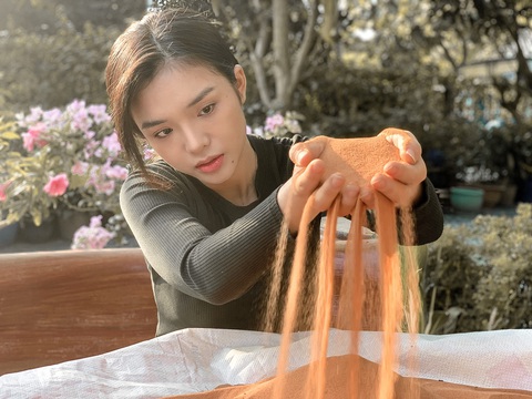Lương Thế Thành, Nhật Hạ từng ngất xỉu khi quay Màu cát - Ảnh 1. Lương Thế Thành, Nhật Hạ từng ngất xỉu khi quay Màu cát - Ảnh 1.