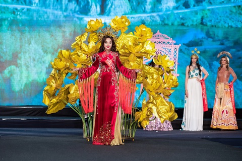 Hoàng Thanh Nga xuất sắc đoạt giải á hậu 1 Mrs Universe 2022 tại Bulgaria - Ảnh 2. Hoàng Thanh Nga xuất sắc đoạt giải á hậu 1 Mrs Universe 2022 tại Bulgaria - Ảnh 2.