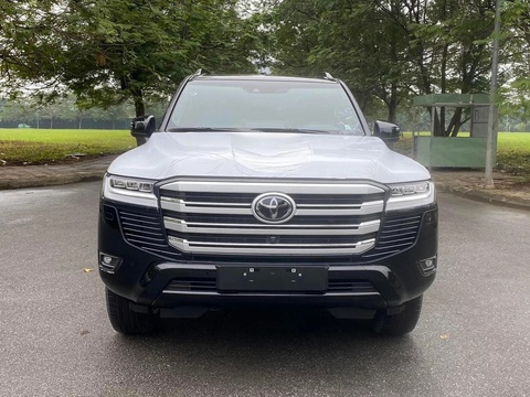 Toyota Land Cruiser 2023 lặng lẽ xuất hiện ở Việt Nam, bị đội giá hơn 1 tỉ đồng - Ảnh 4. Toyota Land Cruiser 2023 lặng lẽ xuất hiện ở Việt Nam, bị đội giá hơn 1 tỉ đồng - Ảnh 4.