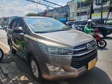 Giả taxi Mai Linh chặt chém khách, bị phạt 12 triệu đồng - Ảnh 1. Giả taxi Mai Linh chặt chém khách, bị phạt 12 triệu đồng - Ảnh 1.