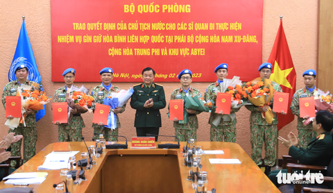 Thượng tướng Hoàng Xuân Chiến xúc động chia sẻ câu chuyện về chiến sĩ mũ nồi xanh Việt Nam - Ảnh 1. Thượng tướng Hoàng Xuân Chiến xúc động chia sẻ câu chuyện về chiến sĩ mũ nồi xanh Việt Nam - Ảnh 1.