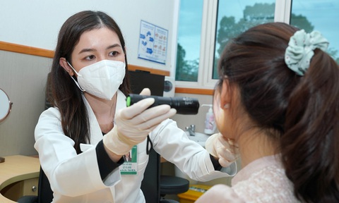 Chương trình tư vấn: Chăm da nhạy cảm dịu lành từ chuyên gia - Dưỡng sáng da chuẩn khoa học - Ảnh 2. Chương trình tư vấn: Chăm da nhạy cảm dịu lành từ chuyên gia - Dưỡng sáng da chuẩn khoa học - Ảnh 2.