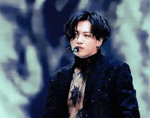 BTS khép lại 10 năm huyền thoại, còn nuối tiếc điều gì? - Ảnh 5. BTS khép lại 10 năm huyền thoại, còn nuối tiếc điều gì? - Ảnh 5.