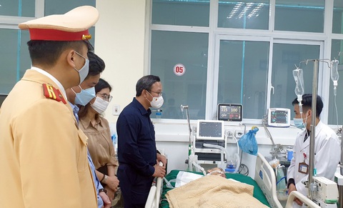 Vụ ô tô đụng liên tiếp xe máy khiến 4 người chết: Tài xế không có nồng độ cồn, ma túy - Ảnh 1. Vụ ô tô đụng liên tiếp xe máy khiến 4 người chết: Tài xế không có nồng độ cồn, ma túy - Ảnh 1.