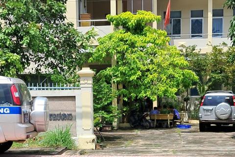 Khởi tố cựu trung úy công an liên quan vụ nhận hối lộ khi kiểm tra mỏ đất - Ảnh 1. Khởi tố cựu trung úy công an liên quan vụ nhận hối lộ khi kiểm tra mỏ đất - Ảnh 1.