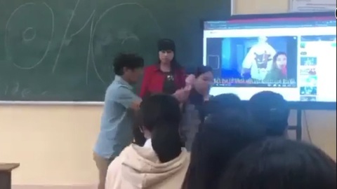 Vụ cô giáo trong clip bị ‘bẻ tay’ bị kỷ luật: Tạm thu hồi quyết định kỷ luật - Ảnh 1. Vụ cô giáo trong clip bị ‘bẻ tay’ bị kỷ luật: Tạm thu hồi quyết định kỷ luật - Ảnh 1.