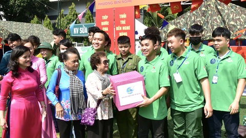 Tình nguyện nhập ngũ giữa thời bình - Ảnh 1. Tình nguyện nhập ngũ giữa thời bình - Ảnh 1.