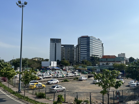 Sân bay Tân Sơn Nhất muốn duy trì bãi đệm để ngăn thiếu taxi dịp 30-4 - Ảnh 1. Sân bay Tân Sơn Nhất muốn duy trì bãi đệm để ngăn thiếu taxi dịp 30-4 - Ảnh 1.