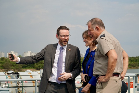 Tàu Hải quân Hoàng gia Anh HMS Spey thăm TP.HCM - Ảnh 2. Tàu Hải quân Hoàng gia Anh HMS Spey thăm TP.HCM - Ảnh 2.