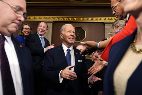 Ông Biden kêu gọi ngừng đấu đá nội bộ, bảo vệ chủ quyền nếu Trung Quốc xâm phạm - Ảnh 2. Ông Biden kêu gọi ngừng đấu đá nội bộ, bảo vệ chủ quyền nếu Trung Quốc xâm phạm - Ảnh 2.