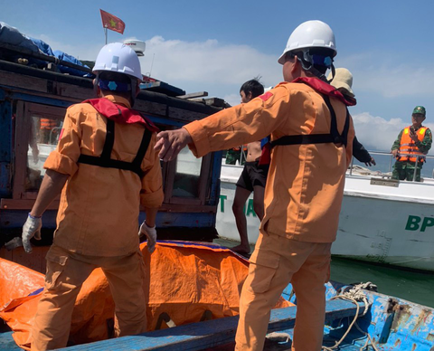 Tàu cá bị đâm chìm gần cảng Tiên Sa: Thi thể ngư dân vừa được tìm thấy - Ảnh 1. Tàu cá bị đâm chìm gần cảng Tiên Sa: Thi thể ngư dân vừa được tìm thấy - Ảnh 1.