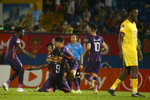 HAGL đánh rơi chiến thắng ở phút 90+1 - Ảnh 3. HAGL đánh rơi chiến thắng ở phút 90+1 - Ảnh 3.