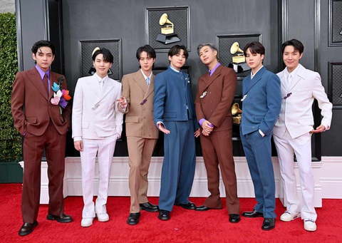 BTS khép lại 10 năm huyền thoại, còn nuối tiếc điều gì? - Ảnh 4. BTS khép lại 10 năm huyền thoại, còn nuối tiếc điều gì? - Ảnh 4.
