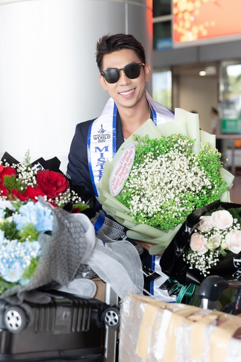 Phùng Phước Thịnh mang sash á vương Du lịch thế giới về nước - Ảnh 1. Phùng Phước Thịnh mang sash á vương Du lịch thế giới về nước - Ảnh 1.