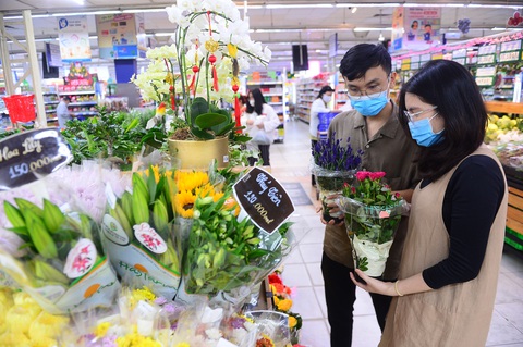 Quà Valentine vào mùa, nhiều nơi khuyến mãi sâu - Ảnh 1. Quà Valentine vào mùa, nhiều nơi khuyến mãi sâu - Ảnh 1.