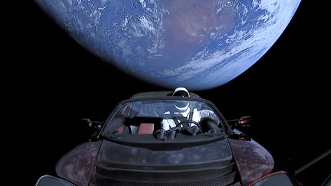 Chiếc Tesla Roadster được phóng vào vũ trụ hiện ra sao? - Ảnh 1. Chiếc Tesla Roadster được phóng vào vũ trụ hiện ra sao? - Ảnh 1.