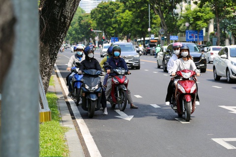 Nam Bộ nắng nóng, TP.HCM có chỉ số tia cực tím cao đến rất cao - Ảnh 1. Nam Bộ nắng nóng, TP.HCM có chỉ số tia cực tím cao đến rất cao - Ảnh 1.