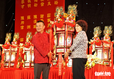 Đấu thỉnh đèn lộc của người Hoa ở TP.HCM góp thêm sinh khí mùa lễ hội - Ảnh 10. Đấu thỉnh đèn lộc của người Hoa ở TP.HCM góp thêm sinh khí mùa lễ hội - Ảnh 10.