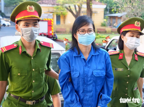 Sáng nay 9-2, hai cựu lãnh đạo Sở Y tế Cần Thơ hầu tòa - Ảnh 2. Sáng nay 9-2, hai cựu lãnh đạo Sở Y tế Cần Thơ hầu tòa - Ảnh 2.