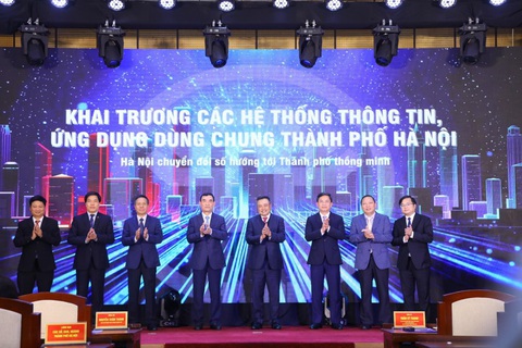Chủ tịch Hà Nội: Hằng ngày tôi nhận được rất nhiều phản ánh của người dân - Ảnh 1. Chủ tịch Hà Nội: Hằng ngày tôi nhận được rất nhiều phản ánh của người dân - Ảnh 1.