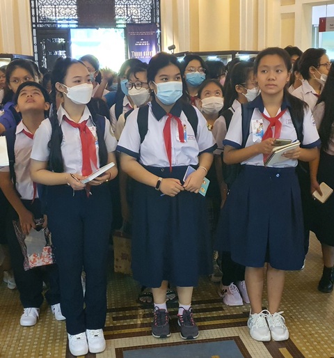 Thi Lớn lên cùng sách, học sinh thích thú được thiết kế sách - Ảnh 1. Thi Lớn lên cùng sách, học sinh thích thú được thiết kế sách - Ảnh 1.