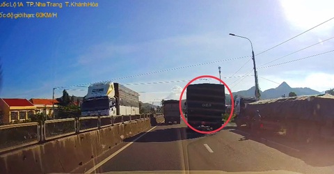 Xác minh xe biển số đỏ gây tai nạn nhưng không dừng lại ở Nha Trang - Ảnh 1. Xác minh xe biển số đỏ gây tai nạn nhưng không dừng lại ở Nha Trang - Ảnh 1.