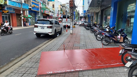 ‘Văn phòng luật sư ACC ở Nha Trang đã dỡ bảng hiệu trái phép - Ảnh 2. ‘Văn phòng luật sư ACC ở Nha Trang đã dỡ bảng hiệu trái phép - Ảnh 2.