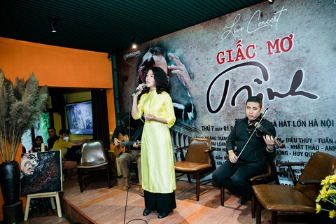 Hoàng Trang, Nguyễn Đông tiếp lửa cho ca sĩ nhạc Trịnh không chuyên ở Hà Nội - Ảnh 1. Hoàng Trang, Nguyễn Đông tiếp lửa cho ca sĩ nhạc Trịnh không chuyên ở Hà Nội - Ảnh 1.