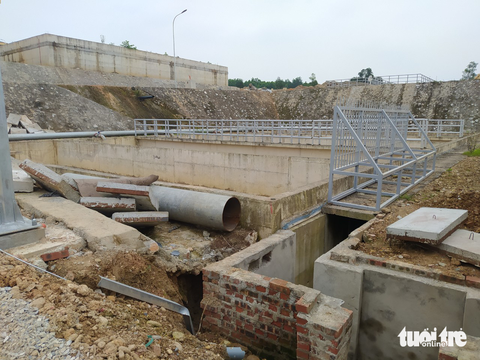 Ngổn ngang bên trong dự án nhà máy nước Hương Khê 229 tỉ chậm tiến độ - Ảnh 2. Ngổn ngang bên trong dự án nhà máy nước Hương Khê 229 tỉ chậm tiến độ - Ảnh 2.