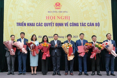 Bộ Công Thương điều động, bổ nhiệm nhiều vị trí lãnh đạo chủ chốt - Ảnh 1. Bộ Công Thương điều động, bổ nhiệm nhiều vị trí lãnh đạo chủ chốt - Ảnh 1.