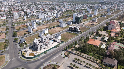 Khởi tố điều tra vụ án tại khu đô thị du lịch biển Phan Thiết - Ảnh 1. Khởi tố điều tra vụ án tại khu đô thị du lịch biển Phan Thiết - Ảnh 1.