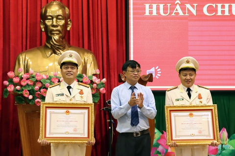 Khen thưởng Công an Đồng Nai triệt phá chuyên án 920G - Ảnh 1. Khen thưởng Công an Đồng Nai triệt phá chuyên án 920G - Ảnh 1.