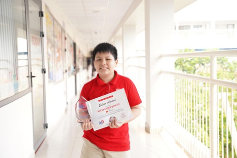 Chủ nhân bộ huy chương Toán học chia sẻ bí quyết ‘tự tạo bài toán để giải’ - Ảnh 1. Chủ nhân bộ huy chương Toán học chia sẻ bí quyết ‘tự tạo bài toán để giải’ - Ảnh 1.