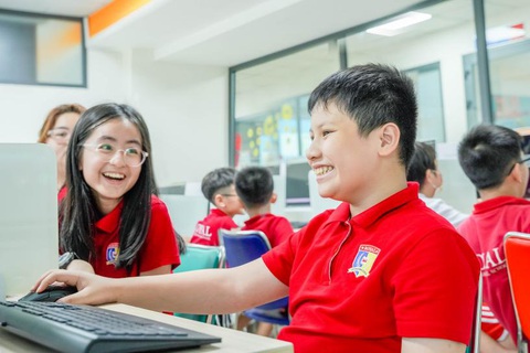 Chủ nhân bộ huy chương Toán học chia sẻ bí quyết ‘tự tạo bài toán để giải’ - Ảnh 2. Chủ nhân bộ huy chương Toán học chia sẻ bí quyết ‘tự tạo bài toán để giải’ - Ảnh 2.