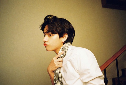 V (BTS) là Instagram King đầu tiên với bài đăng hơn 20 triệu tim - Ảnh 6. V (BTS) là Instagram King đầu tiên với bài đăng hơn 20 triệu tim - Ảnh 6.