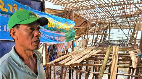 Sóng lớn cao 2m đánh hỏng nhiều hàng quán ở Khánh Hòa - Ảnh 1. Sóng lớn cao 2m đánh hỏng nhiều hàng quán ở Khánh Hòa - Ảnh 1.