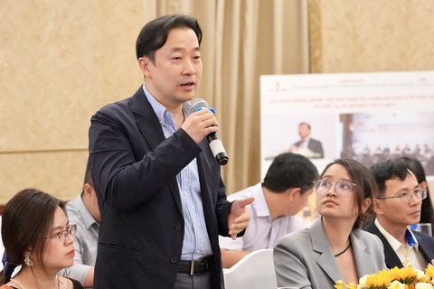 Xây dựng hệ sinh thái, hỗ trợ doanh nghiệp nhỏ và vừa - Ảnh 4. Ông Phil Kyun Choi, giám đốc công ty Korean Business Services - Ảnh: HỮU HẠNH