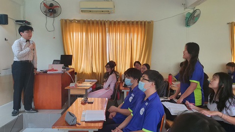 Một ngày thử làm giáo viên, học sinh kêu khổ quá - Ảnh 3. Một ngày thử làm giáo viên, học sinh kêu khổ quá - Ảnh 3.