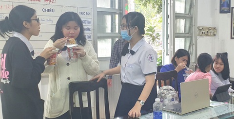 Một ngày thử làm giáo viên, học sinh kêu khổ quá - Ảnh 4. Một ngày thử làm giáo viên, học sinh kêu khổ quá - Ảnh 4.