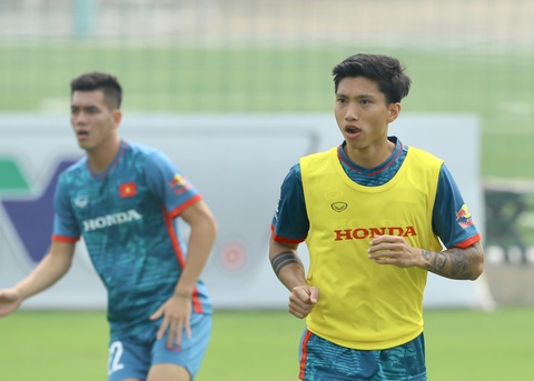 Tuyển Việt Nam vừa tập, vừa học đàn em đội U22 - Ảnh 9. Tuyển Việt Nam vừa tập, vừa học đàn em đội U22 - Ảnh 9.