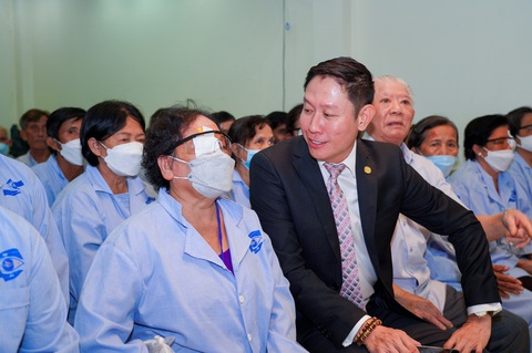 Phẫu thuật mắt miễn phí cho hơn 200 người nghèo tìm lại ánh sáng - Ảnh 1. Phẫu thuật mắt miễn phí cho hơn 200 người nghèo tìm lại ánh sáng - Ảnh 1.
