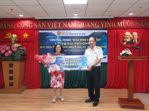 Mua vàng cũng có thể trúng thưởng xổ số hóa đơn - Ảnh 2. Mua vàng cũng có thể trúng thưởng xổ số hóa đơn - Ảnh 2.