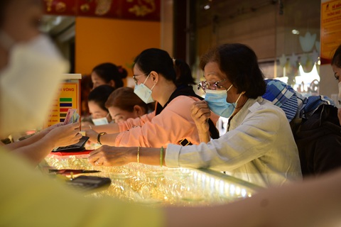 Mua vàng cũng có thể trúng thưởng xổ số hóa đơn - Ảnh 1. Mua vàng cũng có thể trúng thưởng xổ số hóa đơn - Ảnh 1.