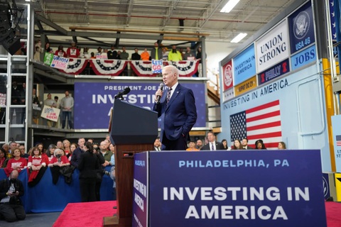 Ông Biden đề xuất ngân sách 2024: Tăng thuế với người giàu - Ảnh 1. Ông Biden đề xuất ngân sách 2024: Tăng thuế với người giàu - Ảnh 1.